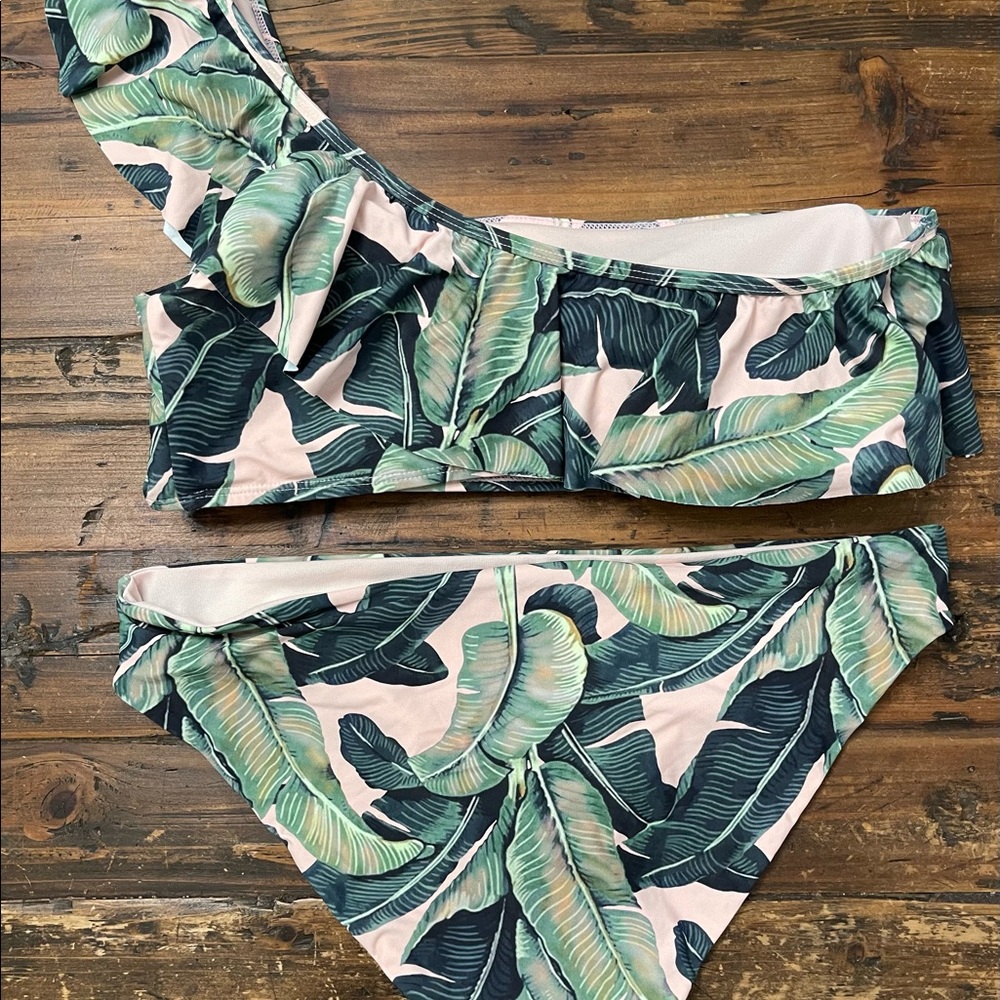 Cute one shoulder swim suit. Size Large. NWOT